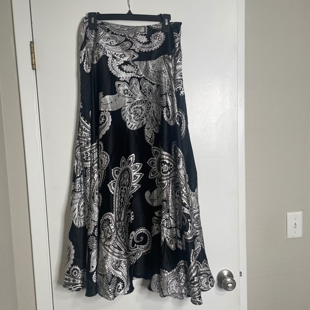 Neiman Marcus Exclusive 100% Silk Paisley Maxi Skirt Black White Small 5702